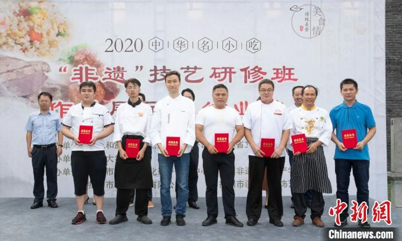40余道“名小吃”亮相扬州 20名非遗传承人展“绝活”