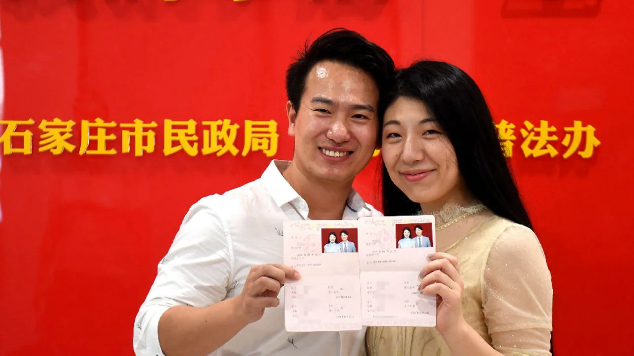 英媒报道:中国年轻人新冠疫情后享受浪漫七夕
