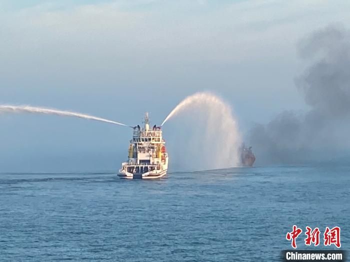 交通运输部：长江口两船碰撞起火事故已发现9具遗体