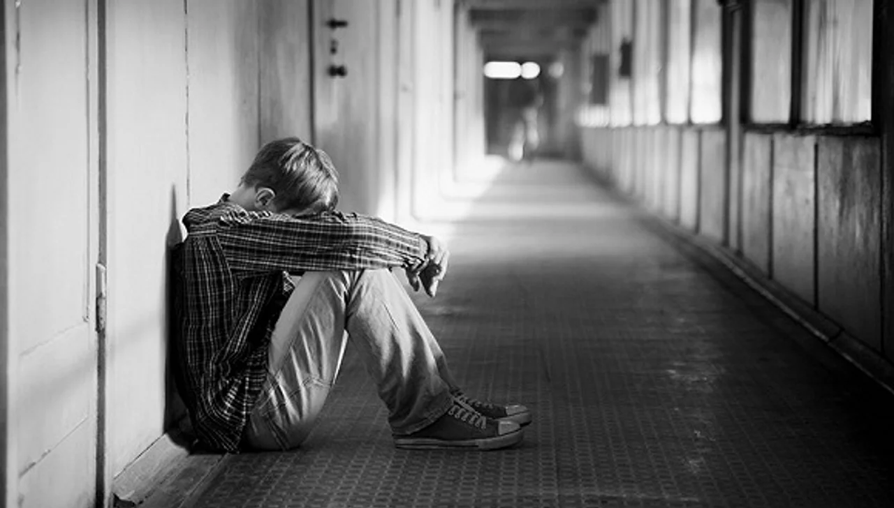 不满16岁少年“割喉”同学被罚款500元,警方不予行拘是否得...