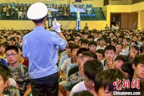 “双峰好声音”十年千余堂课播撒交通安全种子