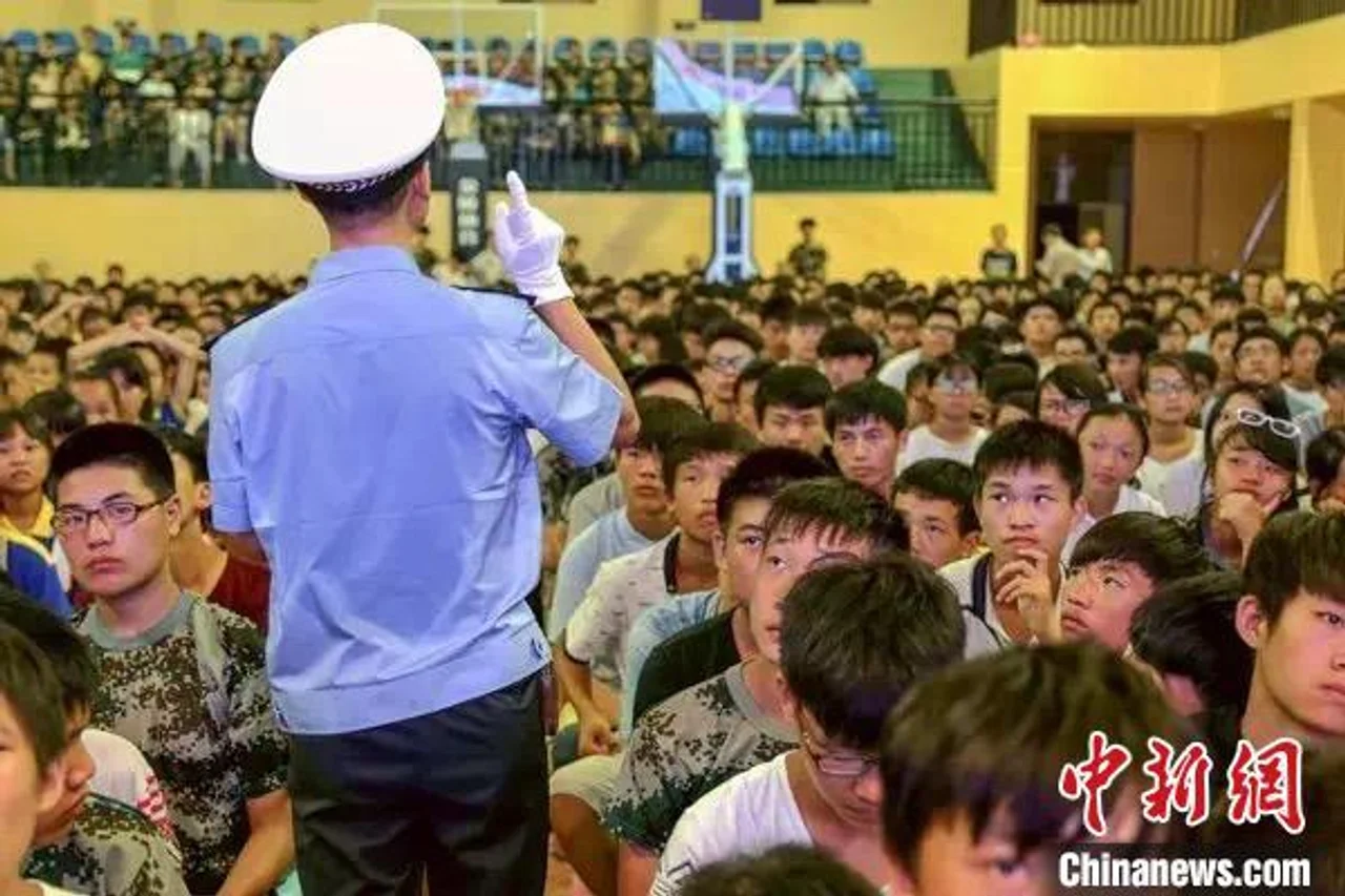 “双峰好声音”十年千余堂课播撒交通安全种子