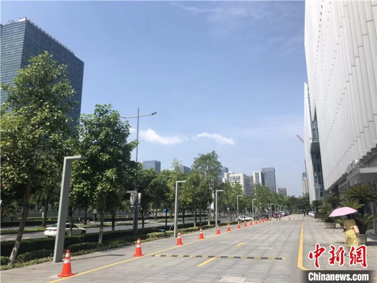 浙江沿海多条交通线路停运 数千艘渔船回港避风