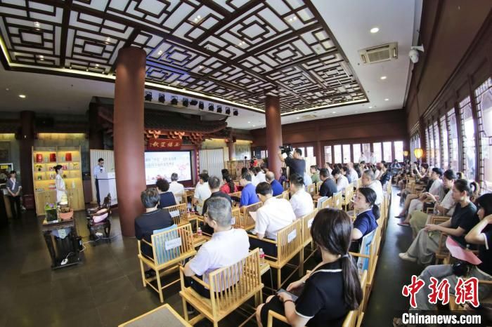 中意两国七夕话爱情：因爱牵手 共商文化发展
