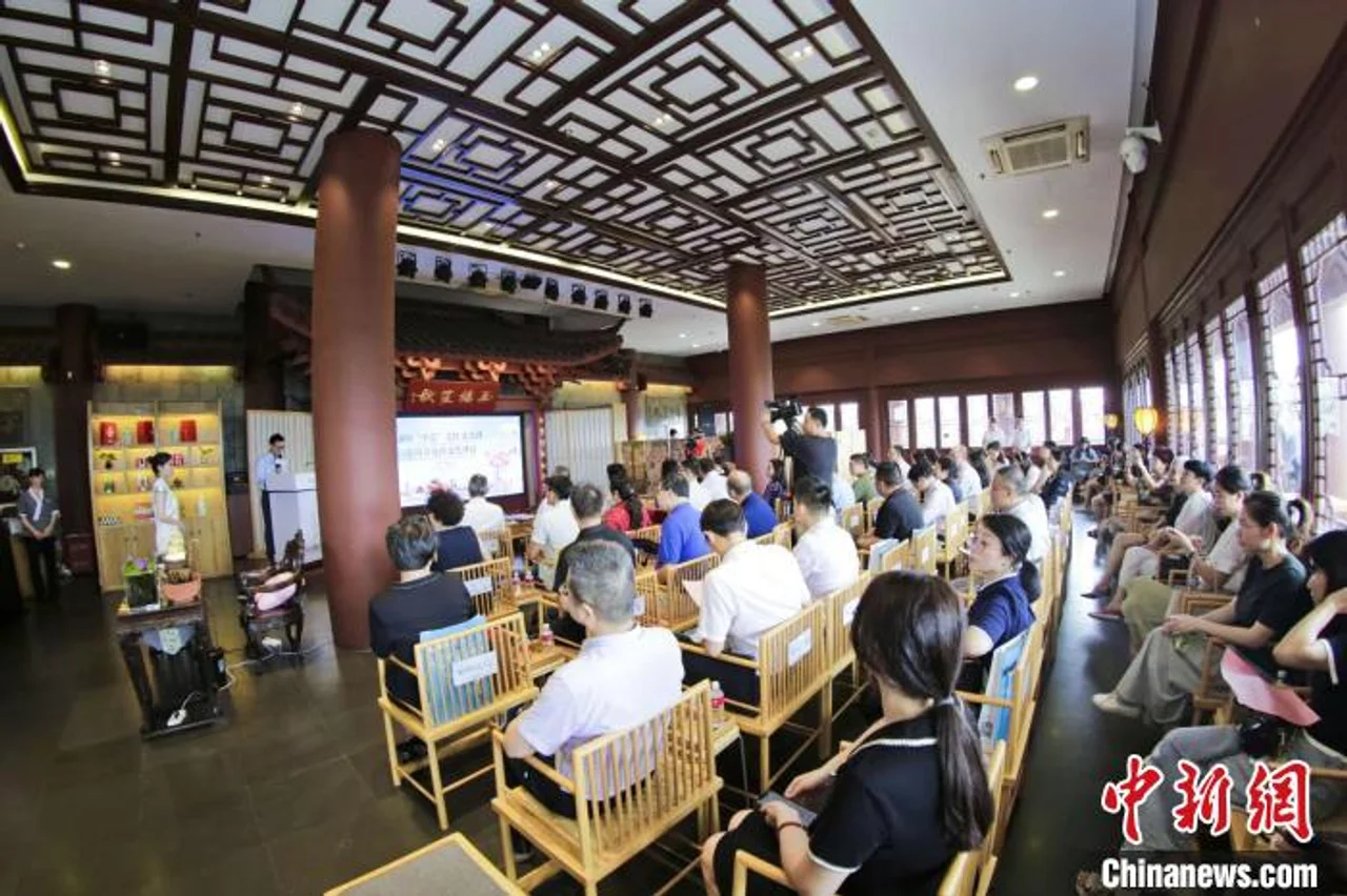 中意两国七夕话爱情:因爱牵手 共商文化发展