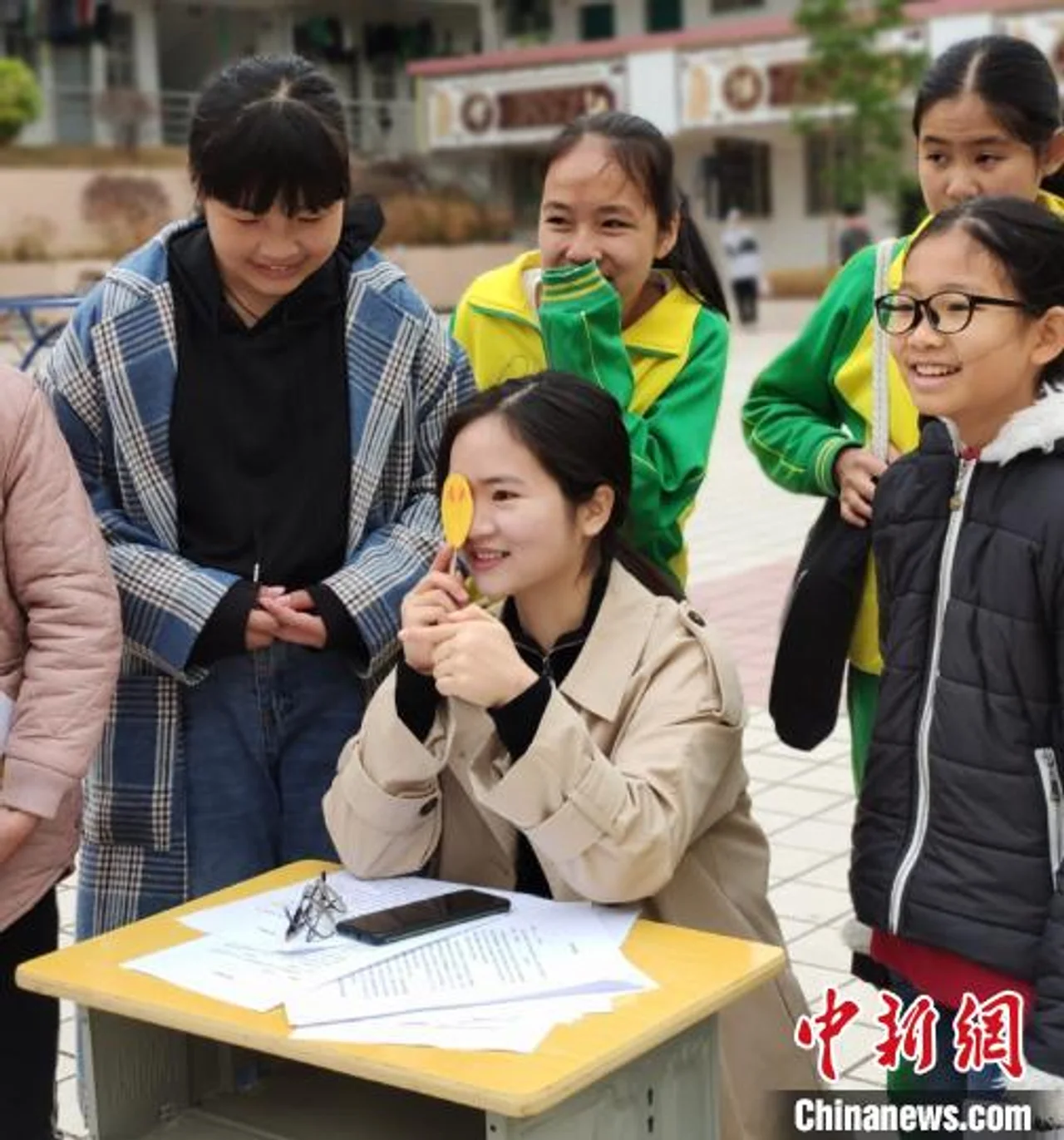 近百名广东大学生志愿服务山区 向乡村中小学出发