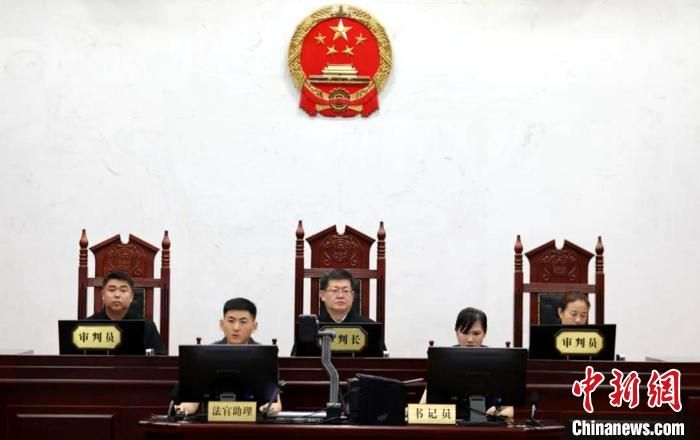 中国书法家协会原副主席赵长青受审 被控受贿2486万余元