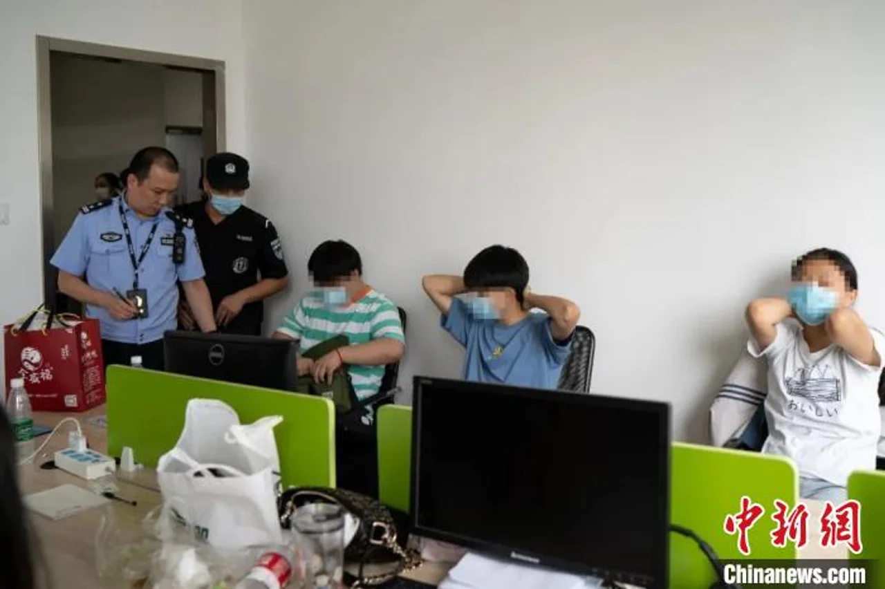团伙借虚拟炒股APP诈骗 涉案金额逾1300万元