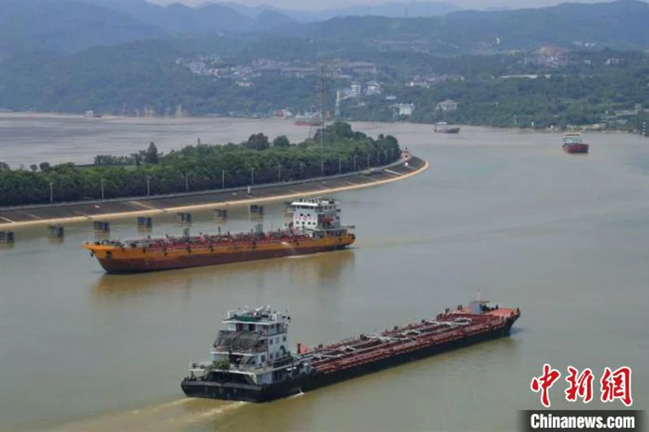 三峡水域应急疏散90艘因汛滞留船舶