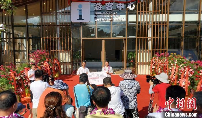 “天涯海角”关爱武汉品学兼优贫困大学新生