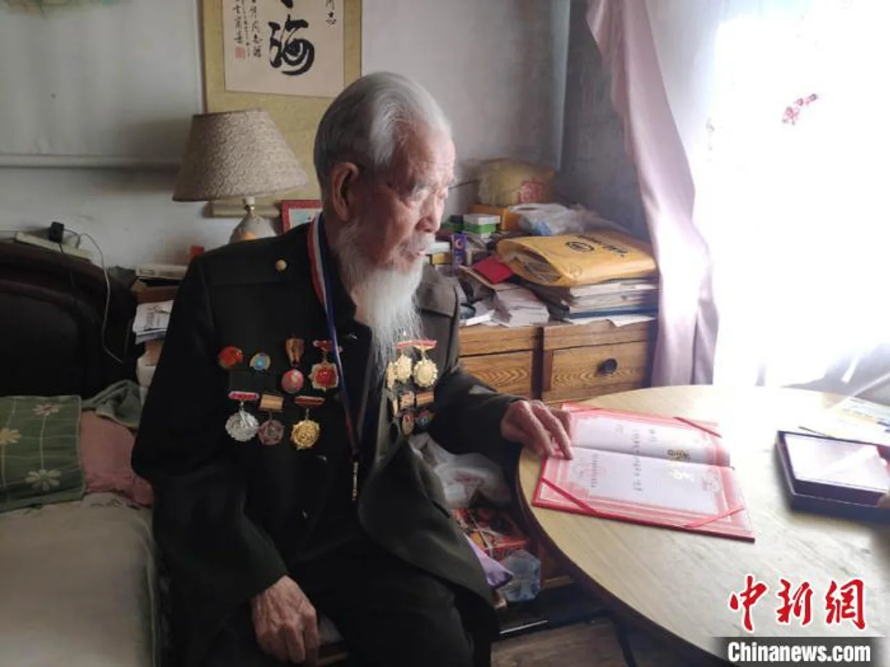 九旬老兵迎接建军节:聊“史”育人 盼与老友重聚