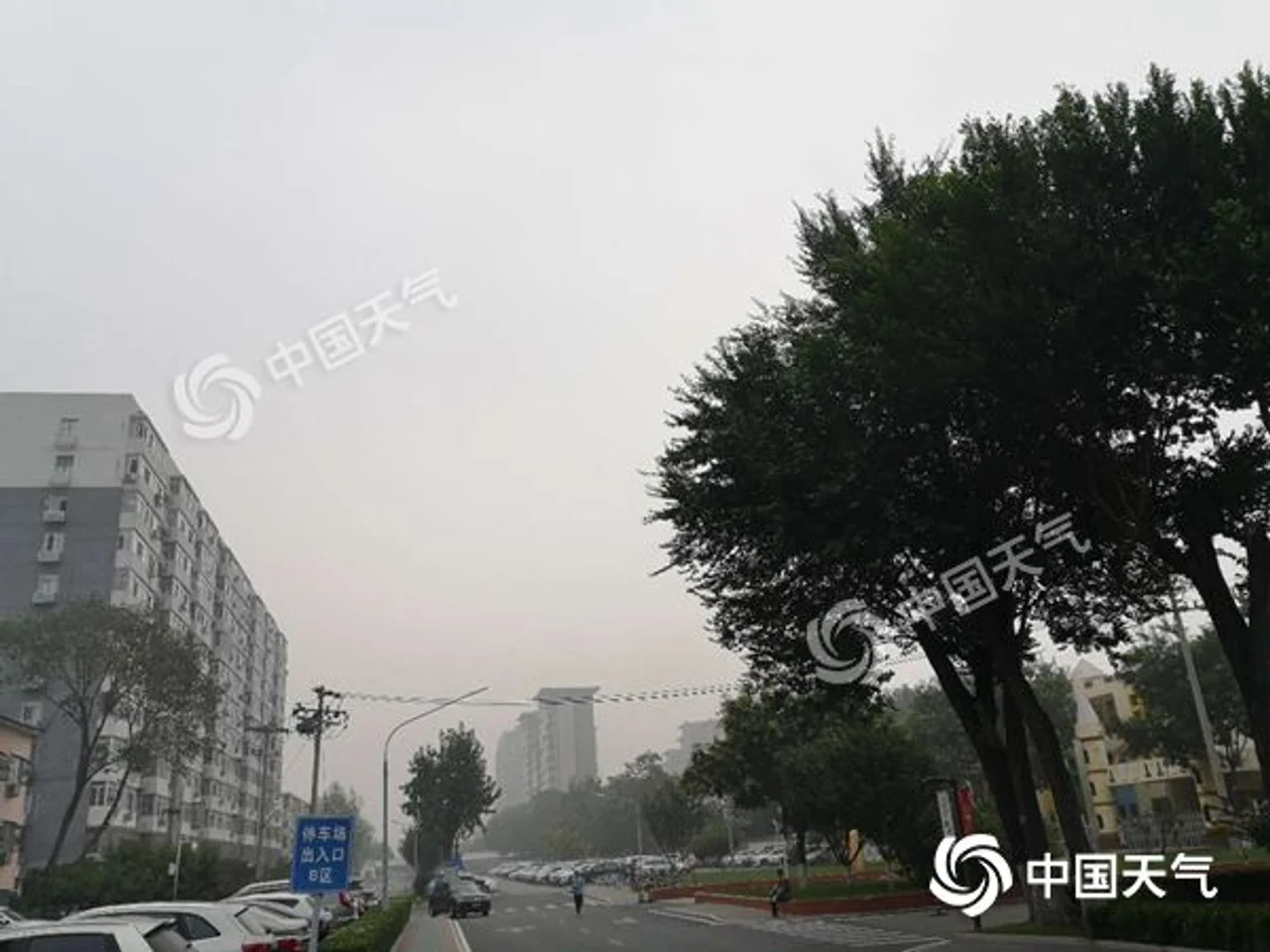 北京今晨现雾天局地能见度低 近期雷阵雨频繁“上线”