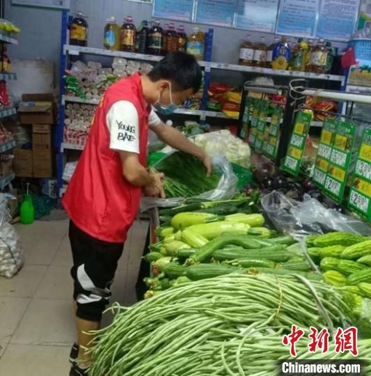 “疫”线：活跃在乌鲁木齐一线那一抹靓丽的“志愿红”