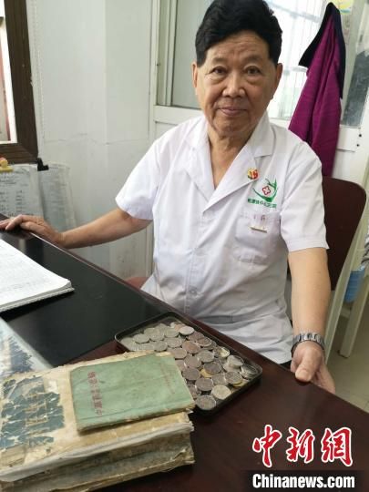 “一元村医”半个世纪的坚守：有求必应、随叫随到