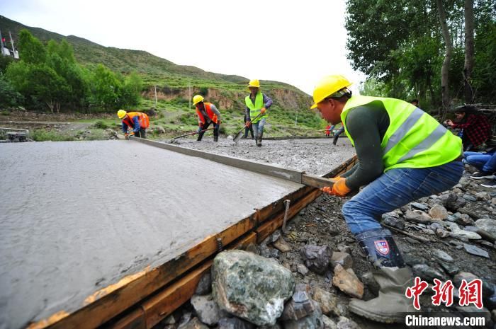 半年不通路成为历史 这座西藏小山村将告别“行路难”