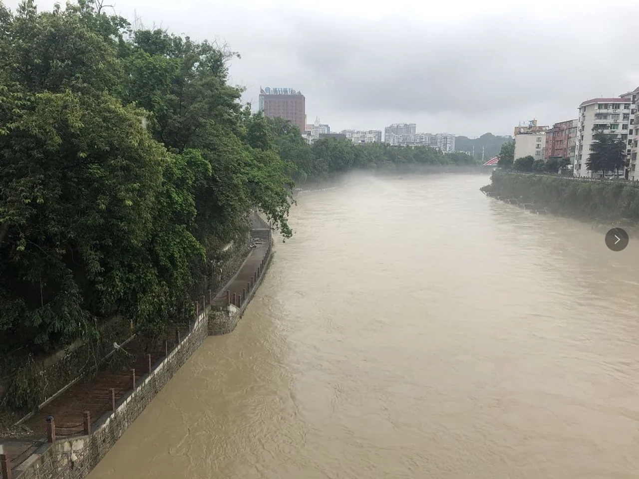 湖北恩施新险情:清江上游形成堰塞湖,城区居民正在撤离