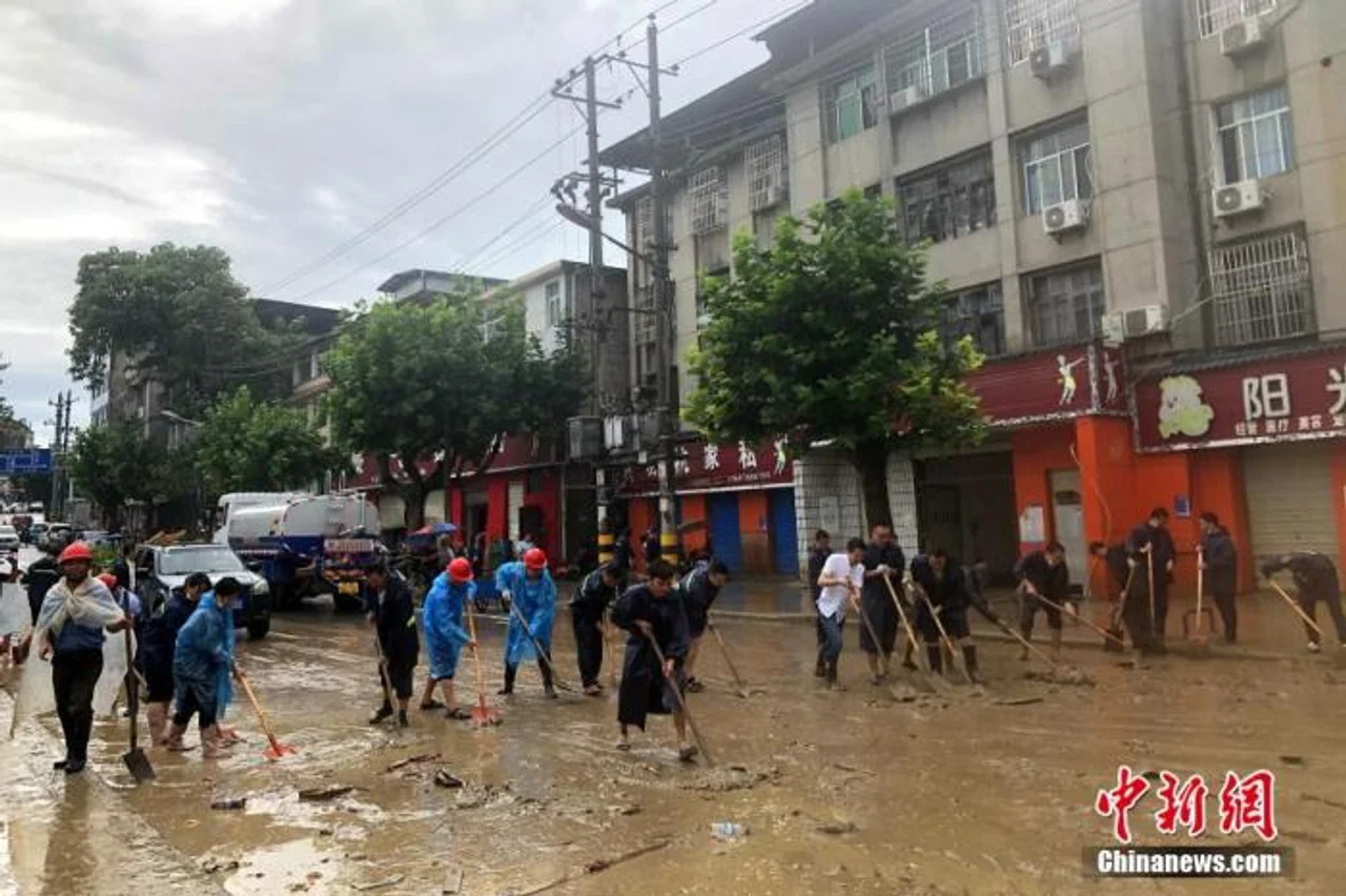 湖北恩施发布预警:城区居民勿到清江边上走动
