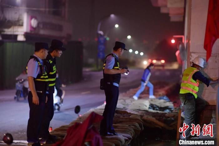 南京秦淮河洪水橙色预警 全市24小时巡防“备战”