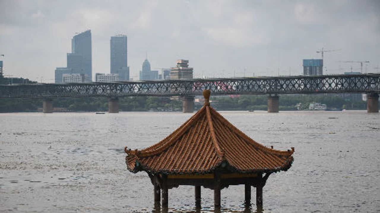 中国防汛抗洪进入关键时期:应急响应升至二级 多地水位超纪录