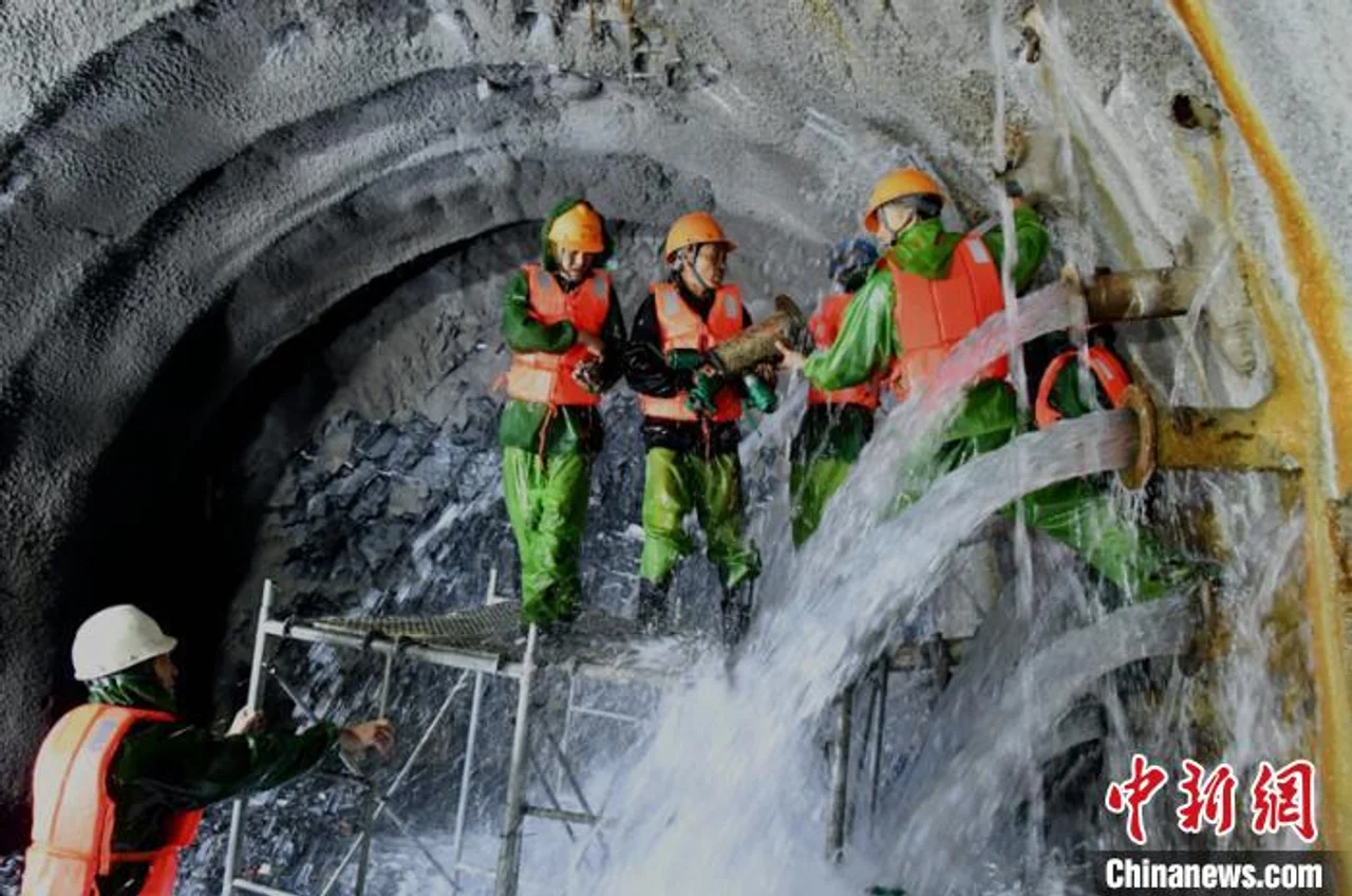 中缅通道大瑞铁路“最难掘进隧道”——大柱山隧道建设项目获表彰