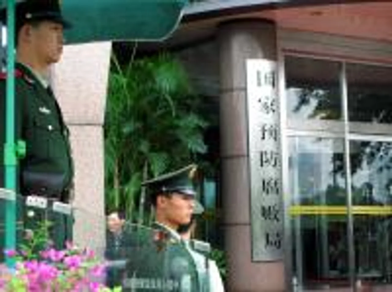 一刻不松 寸步不让(人民论坛)