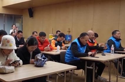 多种技能培训课程任你选！夜间“充电站”了解一下→