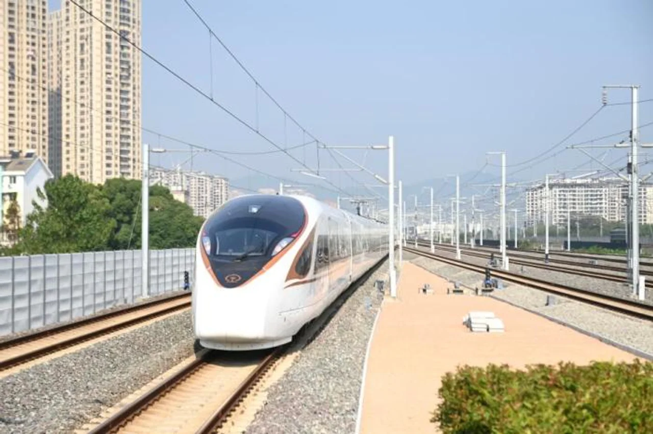 中国铁路明年1月5日起实行新的列车运行图