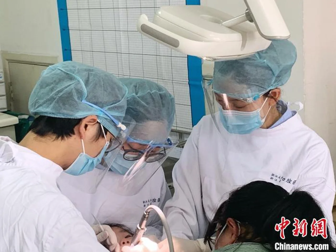 疫情下的口腔护士:每天工作12小时 日最高接待87位病人
