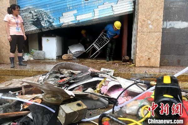 福建上调暴雨预警 教育部门示警确保师生生命安全