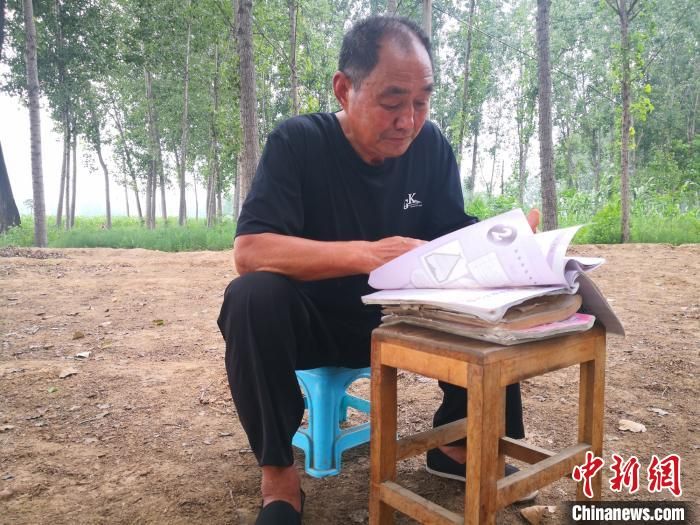 古稀老人“五战”高考：今年过线就上 收笔入“鞘”