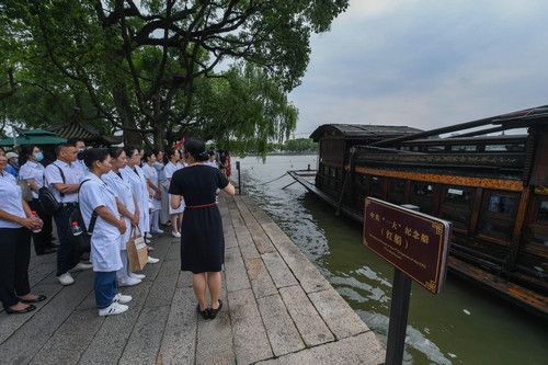 港媒文章：抗疫成功彰显中共执政优势