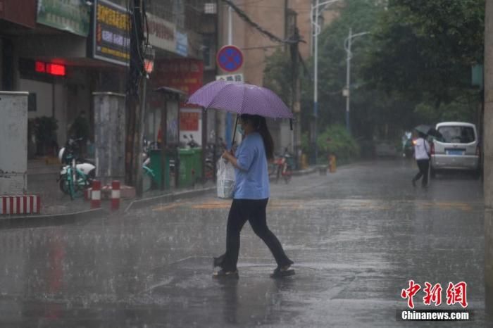 北京今日白天大部有雷阵雨或阵雨 最高气温30℃