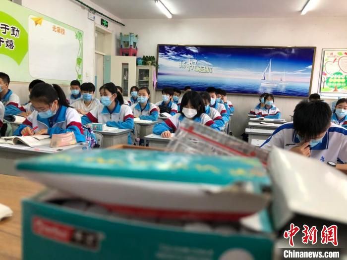 吉林市初三学生二次复课：校园再传读书声