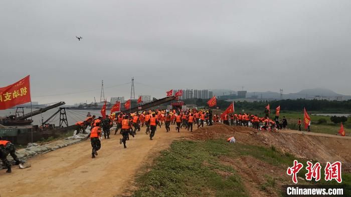 湖南举行2020年抗洪抢险应急演练 “海陆空”高科技齐上阵