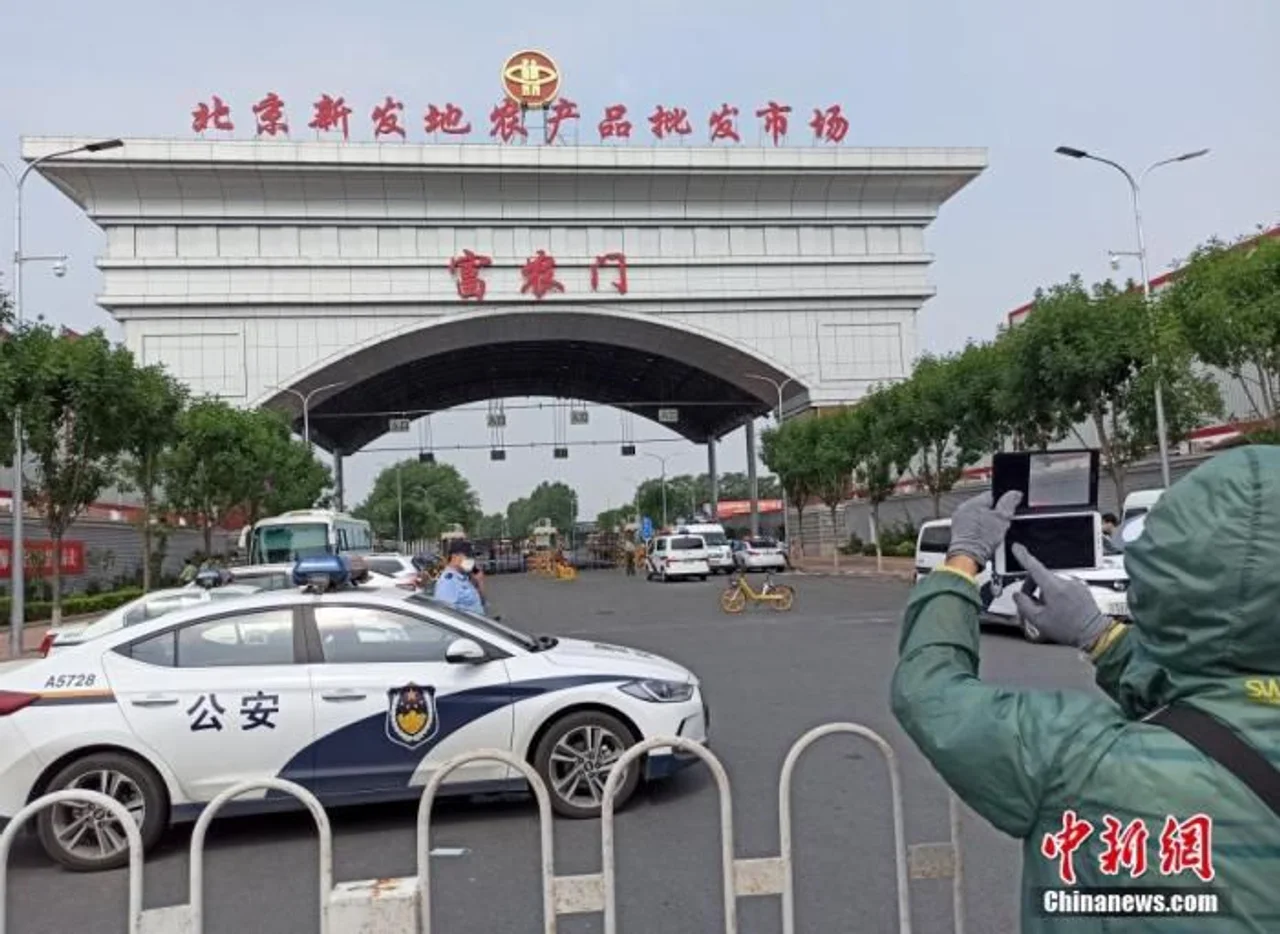 北京战疫十日:数百万人查核酸,防控“怎么严都不过分”