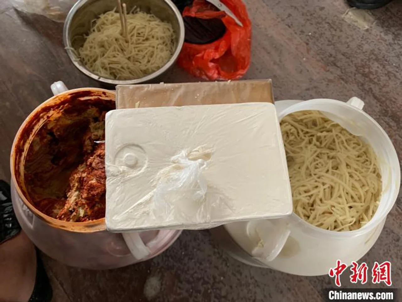 云南德宏破获一起豆腐乳藏毒案 缴毒6.5千克