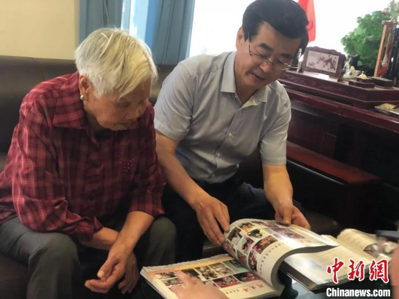 市民耗时半年制作家乡纪念册:安放拆迁后的乡愁