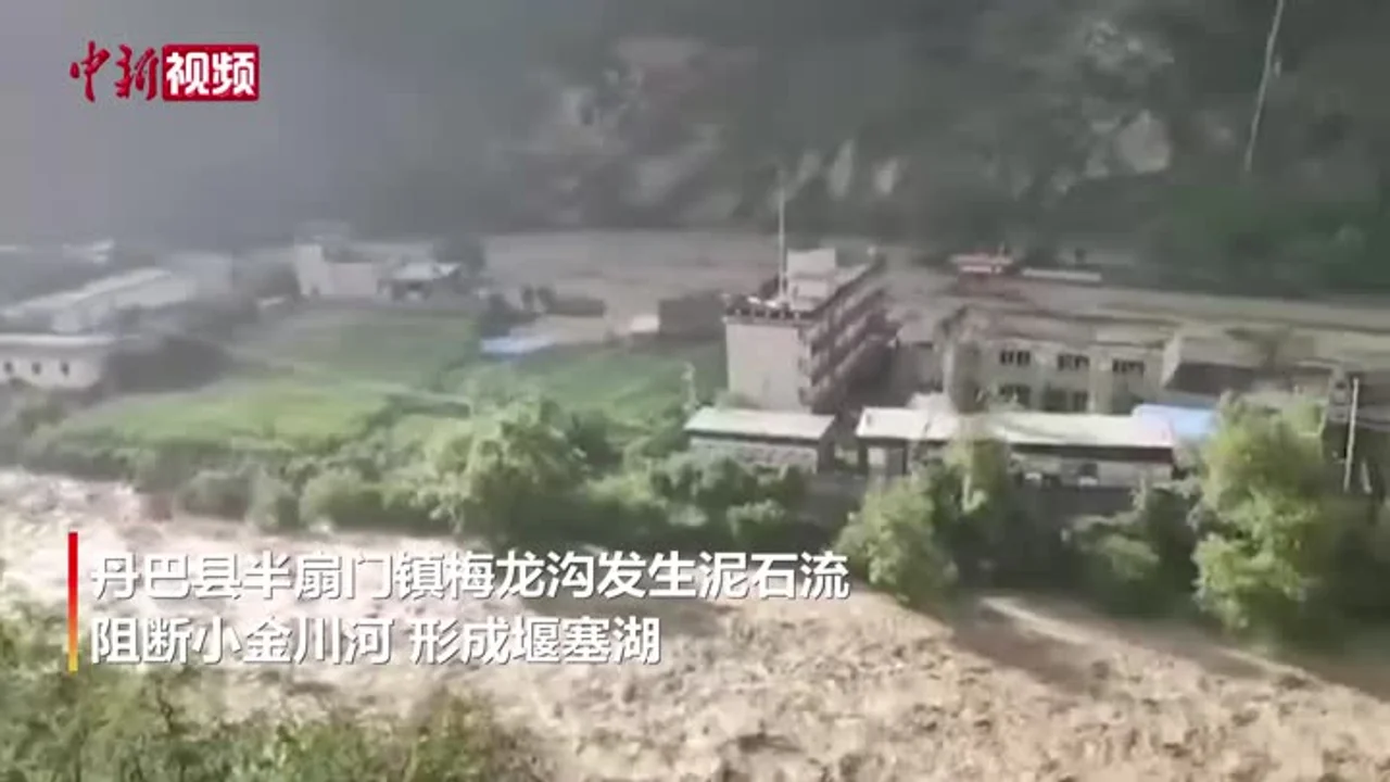 四川丹巴泥石流灾害:已紧急转移2万余人 消防跨区域救援
