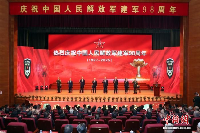 解放军驻澳门部队举行“八一”招待会庆祝建军98周年