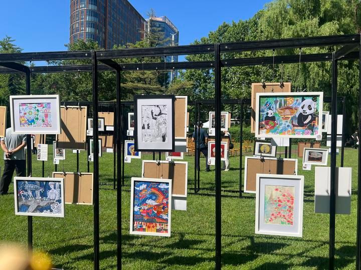 童心绘世界，爱心永相随 —记“大山里的小艺术家”儿童画展
