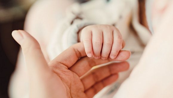 广东一夫妻超生被征收32万元社会抚养费，卫健局：可以申请分期...