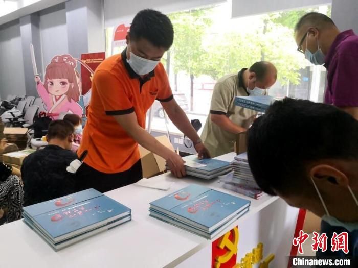湖北襄阳向每名援襄医疗队员邮寄“感恩礼包”