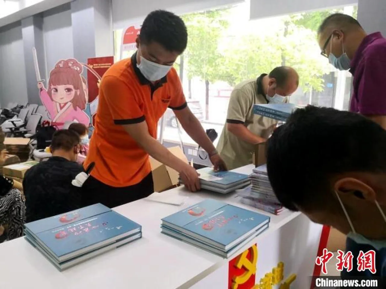 湖北襄阳向每名援襄医疗队员邮寄“感恩礼包”