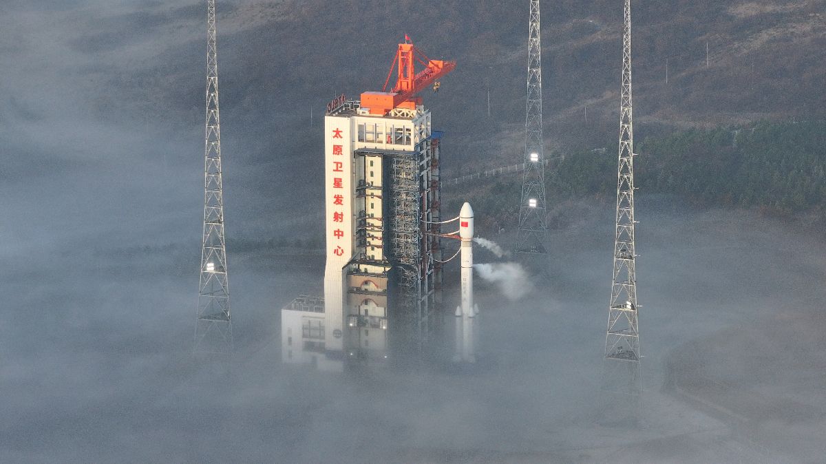 中国成功发射试验二十七号卫星01星~06星