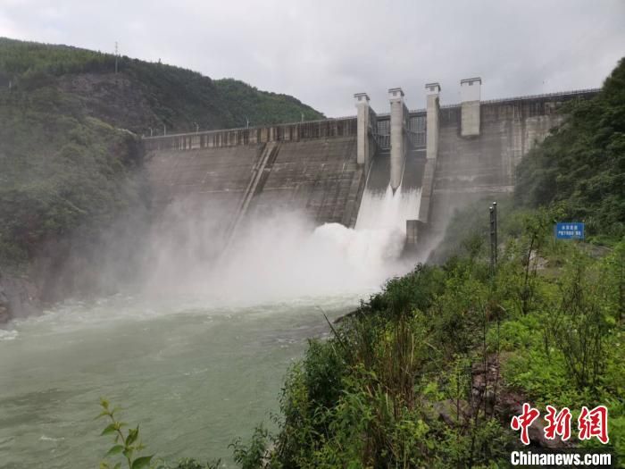 桂林市漓江水库群三座水库开闸排洪