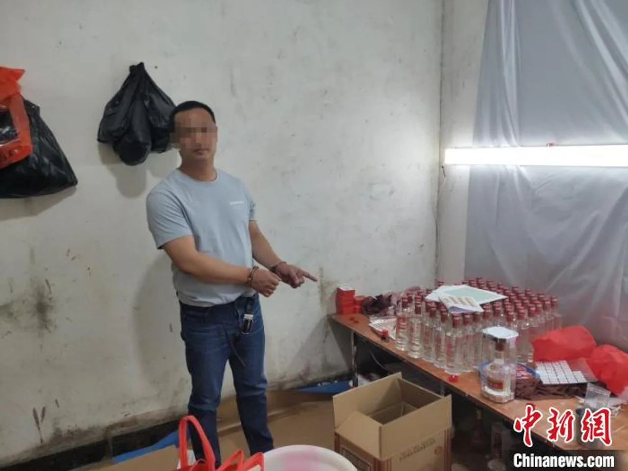 制售假酒获利8000余万 上海警方捣毁一30人制售团伙