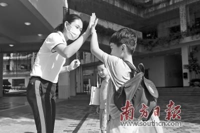 深圳幼儿园采自愿弹性上学制度 学生入园可摘口罩