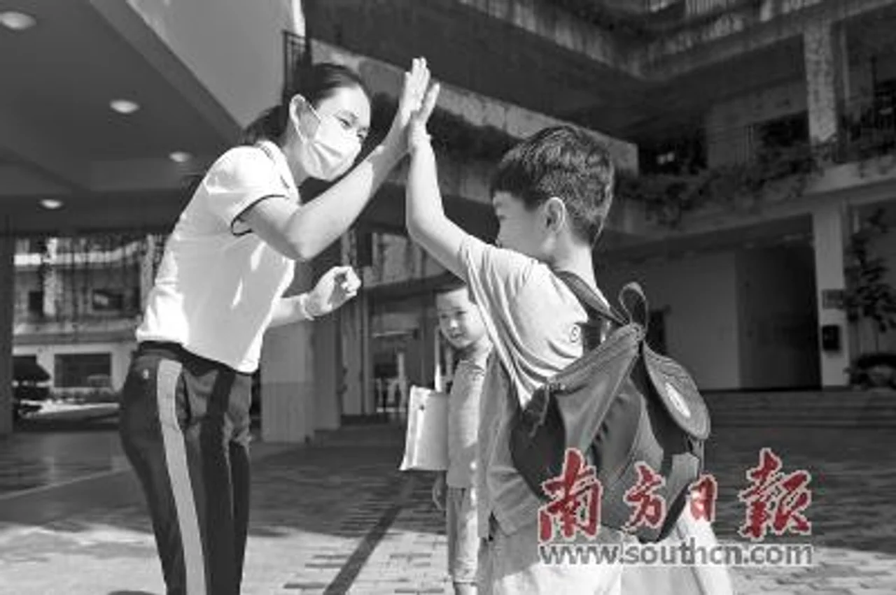 深圳幼儿园采自愿弹性上学制度 学生入园可摘口罩