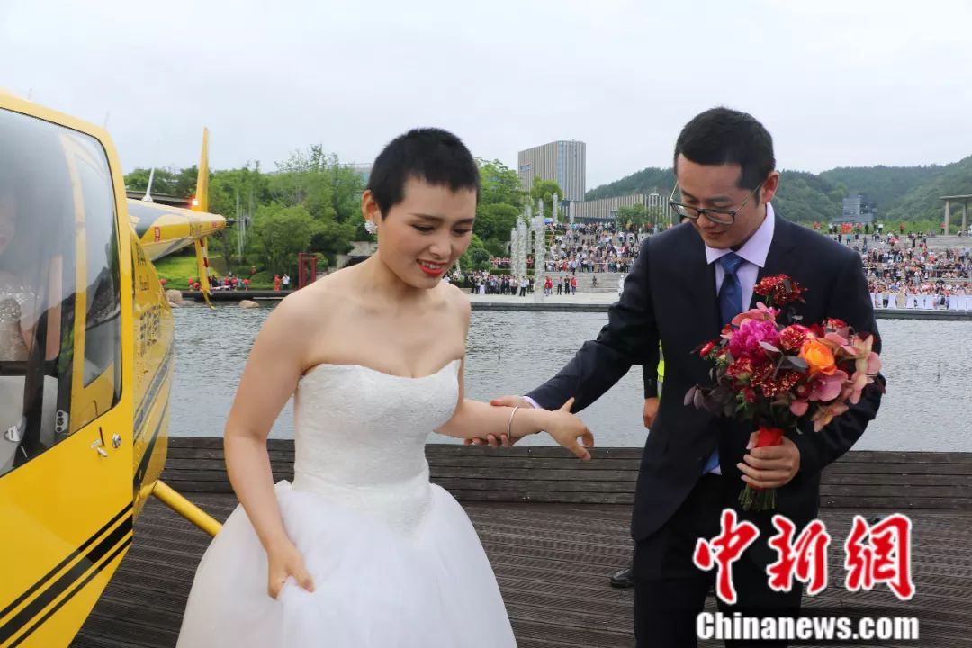 援鄂归来 他们举办了一场盛大的集体婚礼