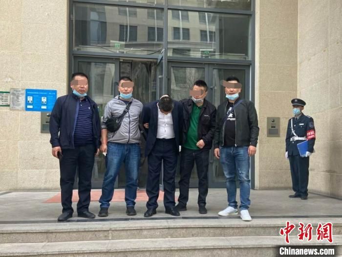 青海一男子不忍妹妹被家暴捅死妹夫逃亡22年被抓